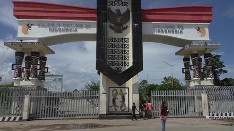 45 Crossing the Indonesian border