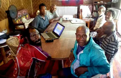 32 Abau Staff meeting